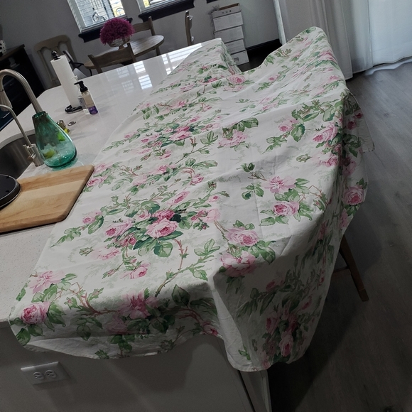 Shabby Chic Spring Summer Cabbage Roses Flowers Cotton Tablecloth 54x112" Oblong - Picture 3 of 15